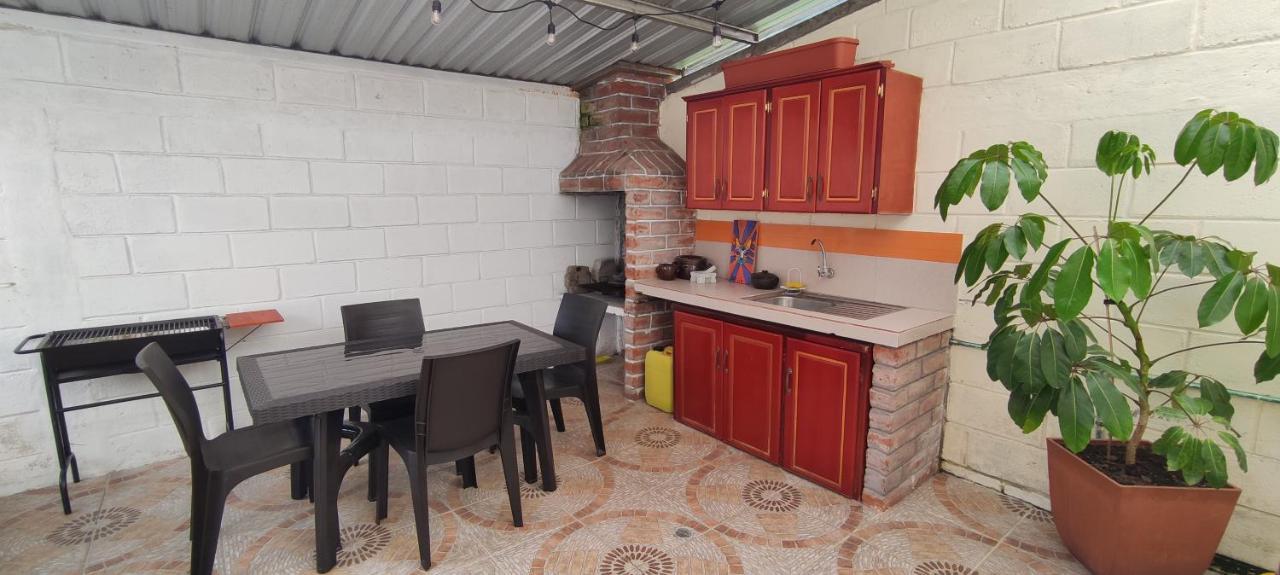 Elegante Apartamento Con Vistas Al Volcan Tungurahua Baños Exterior foto